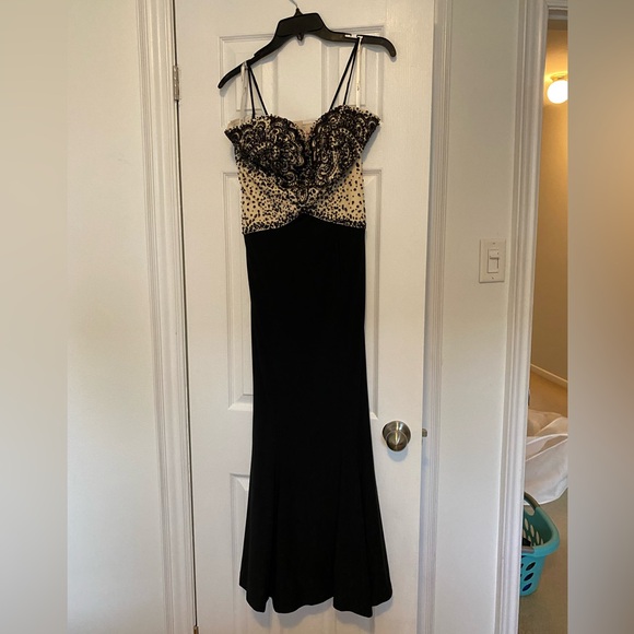 Long Evening gown worn once great condition petite 5”4-5”5 - Picture 3 of 3
